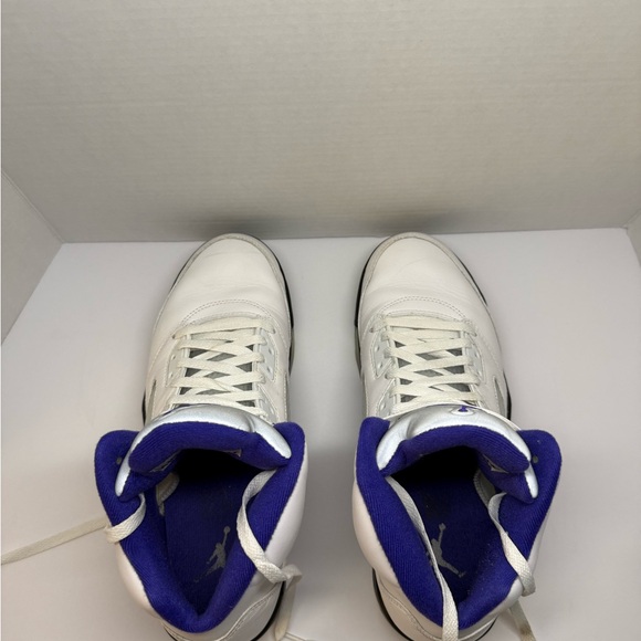 Jordan Athletic Shoes White and Purple